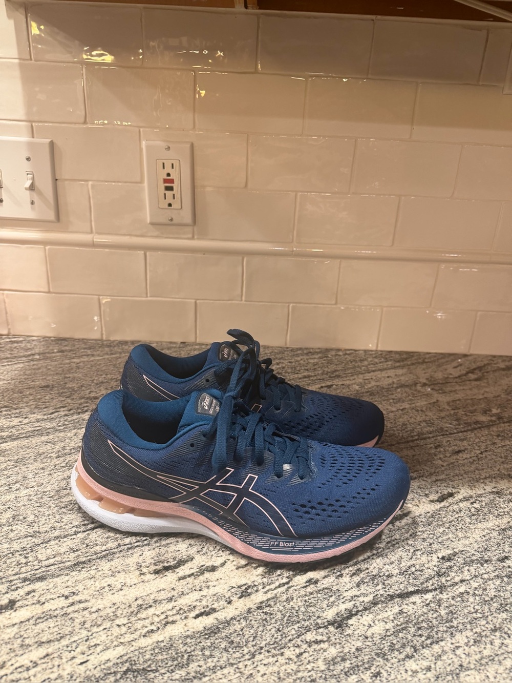 Women’s Asics Kayano 28 Size 10.5